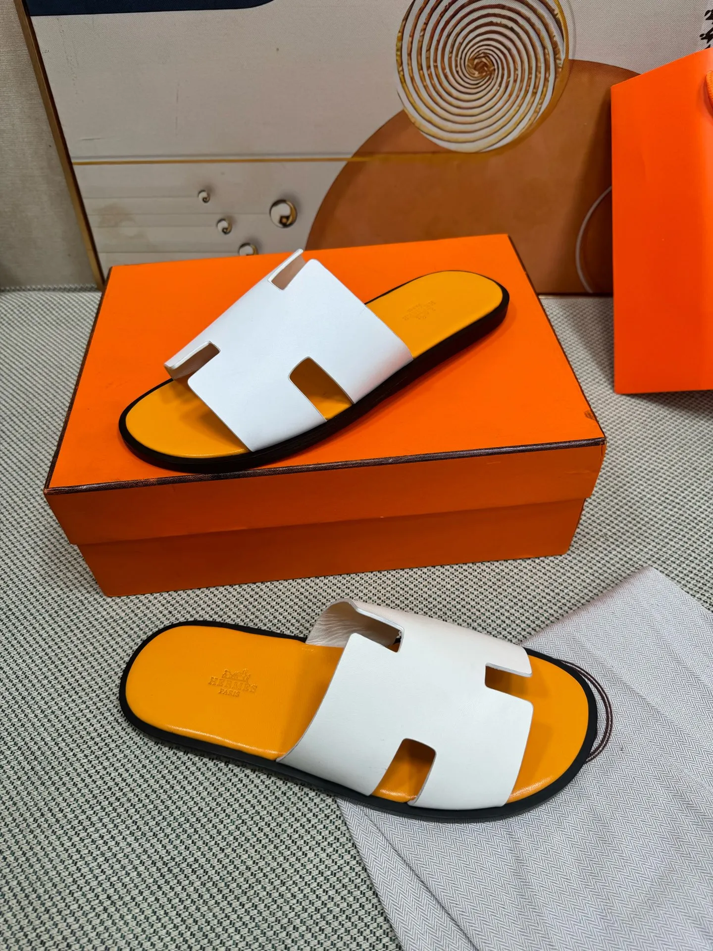 👟👟Ex-factory price 560👟👟 "HERMES" [Classic Original Version] Hermès; Top 🔝 Purchasing Agency 🔍🔍 Men's Latest 🇺🇸 Counter Sales Simultaneously, Original Imported from Italy: Silk Cowhide · Prominent (High-end · Nobility · Grade) Exquisite Workmanship (Italian 🇮🇹 Imported Water Dye Brand Wear-resistant ultra-thousand leather feet) Soles: Original soles specially provided by the original factory, ⚠exclusive double-layer movable rubber molded outsole; super comfortable, wear-resistant, non-slip, environmentally friendly🌳🌳🌳, real photos taken🎬The real ones are more beautiful🔍🔍 (high quality, single goods), you can enter and exit the counter at will* Code number: 38·39·40·41·42·43·44# (45# can be customized) (46 47➕30 customization is not returnable) Welcome to place an order...☕